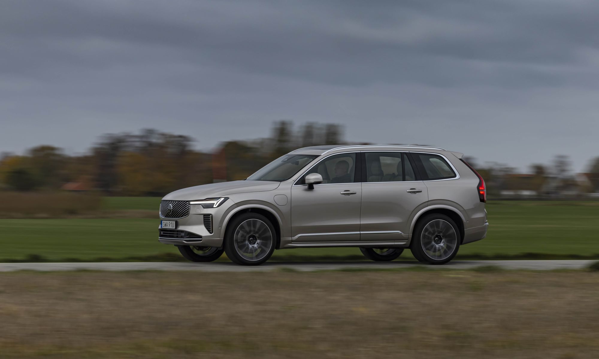 5 плагин-гибридных кроссоверов, которые реально экономят топливо